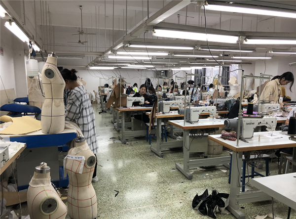 跨界交融，匠心传承——记产品设计系教师赴四川师范大学服装与设计艺术学院考察学习服装制作技艺